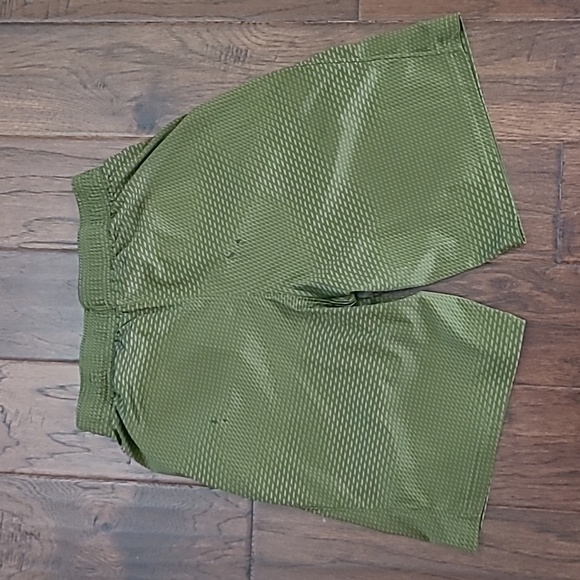 Under Armour Green Athletic Shorts size XL - Picture 2 of 6